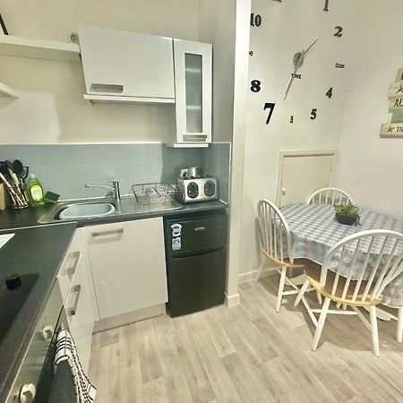 Homely Apartment In The Heart Of Town Centre - Sleeps 6 Борнмът Екстериор снимка