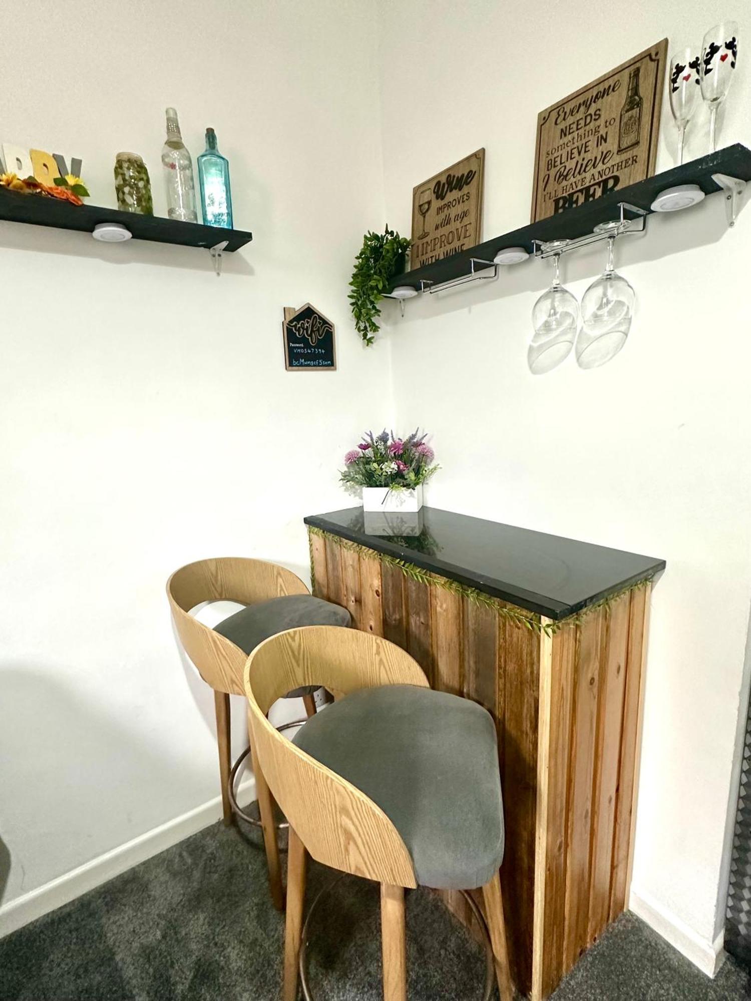 Homely Apartment In The Heart Of Town Centre - Sleeps 6 Борнмът Екстериор снимка