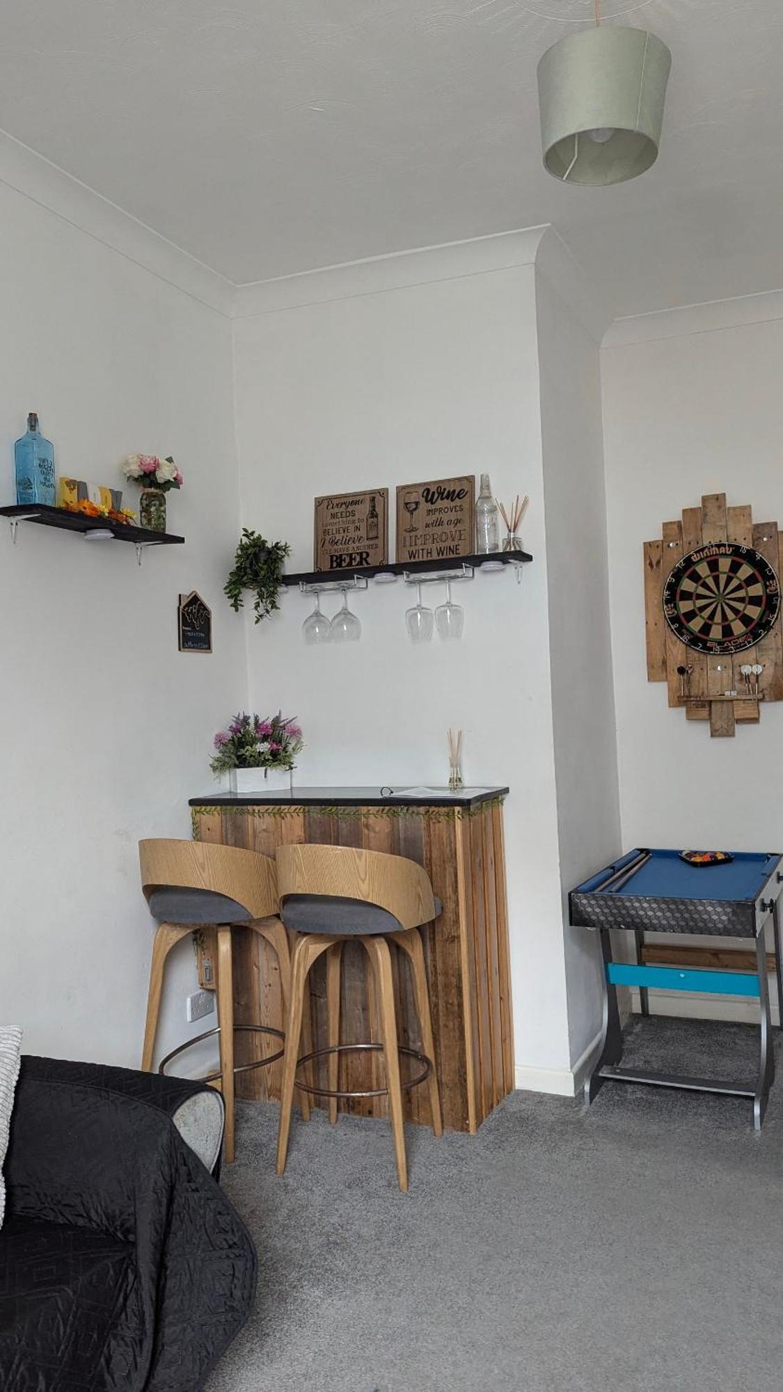 Homely Apartment In The Heart Of Town Centre - Sleeps 6 Борнмът Екстериор снимка